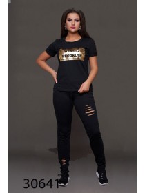 Спортивный костюм с футболкой и штанами с разрезами для полных