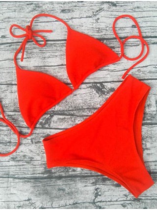 Чорний жіночий купальник-трикутник з чашками 