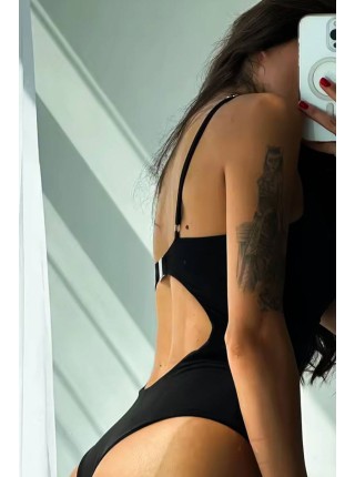 Черный женский купальник цельный украшенный пирсингом бразилиана