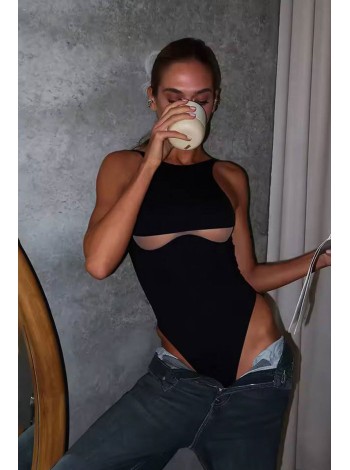 Черный купальник-боди цельный украшен сеткой на груди бразилиана